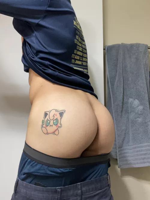 No one at work suspects I have all this under my pants 🍑