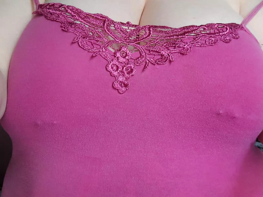 no work = no bra!! counting down to the weekend 🥰