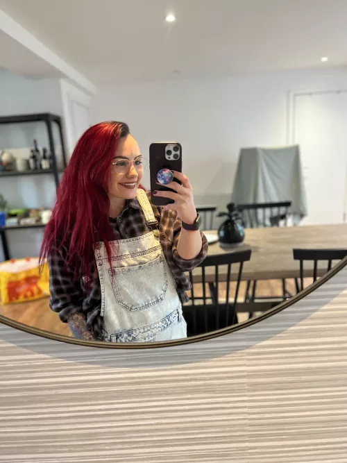 Not a nude but I got new glasses 😌