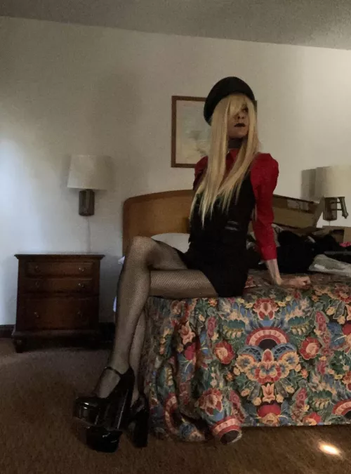 Not entirely sure if I fit in here - I do try my absolute best to look as femme as possible. Anyway, you decide! Hi, I’m Alexis 👋