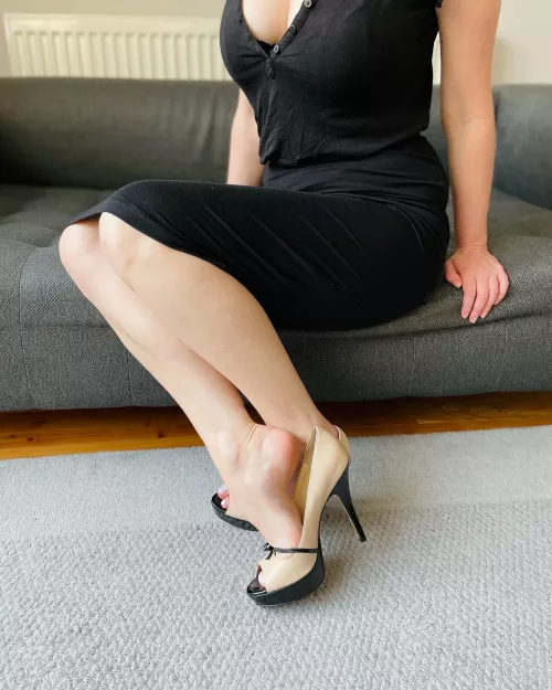 Not had these pumps out for a while, thought I’d give them a little pop 💋