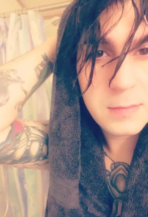 Not hot but tattoos 🤷