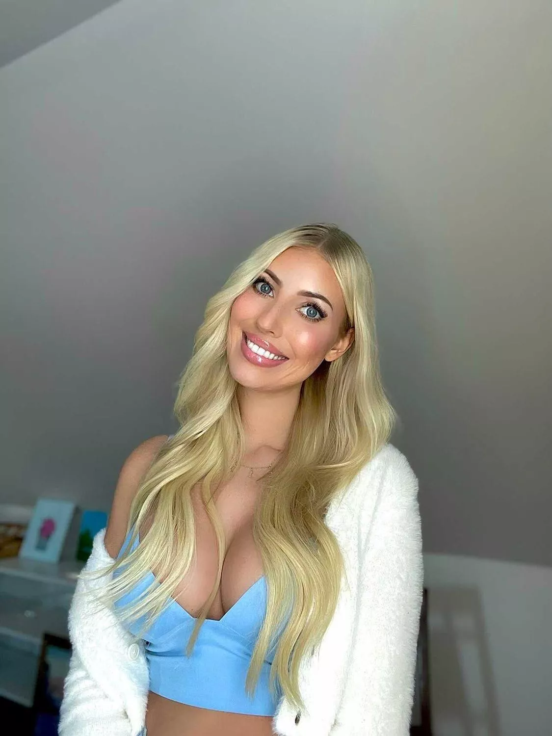 Not naked but I wish I was 💙