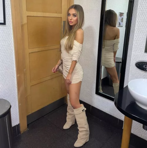 Not so sure on the boots but the rest of her is bangin'