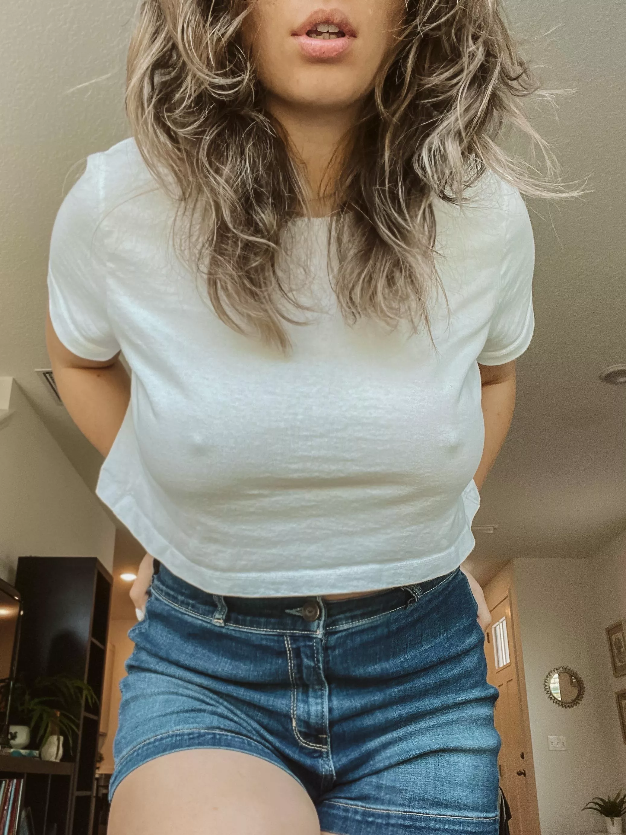 Nothing better than a simple white tee ☺️