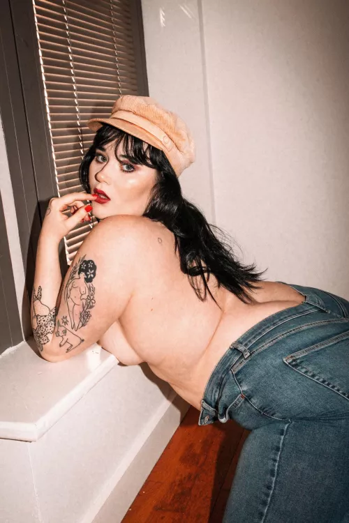 Notice how my jeans won’t button up 🐷