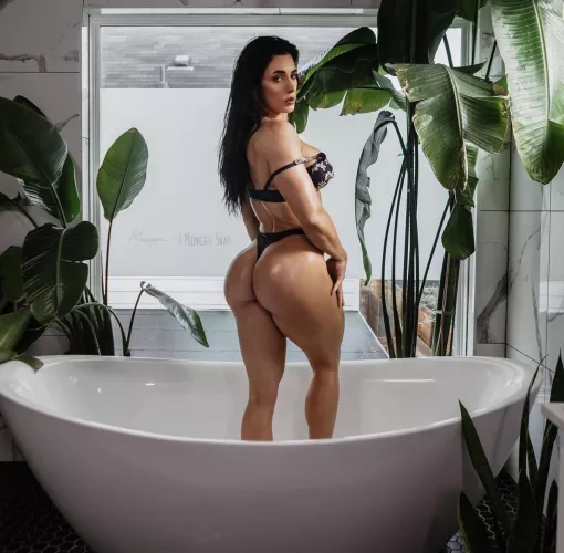 Now that’s an ass!!