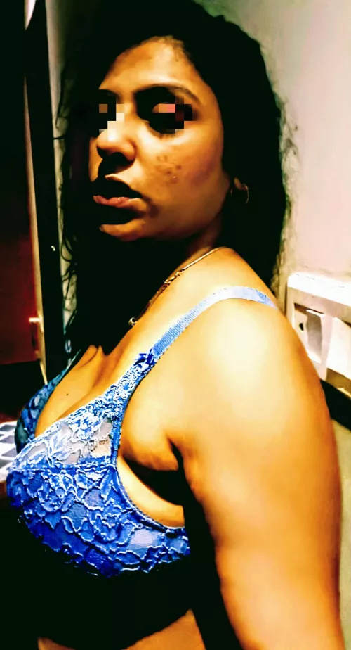 NSFW. Wanna grab this mom's 36 DD breasts and kiss her?