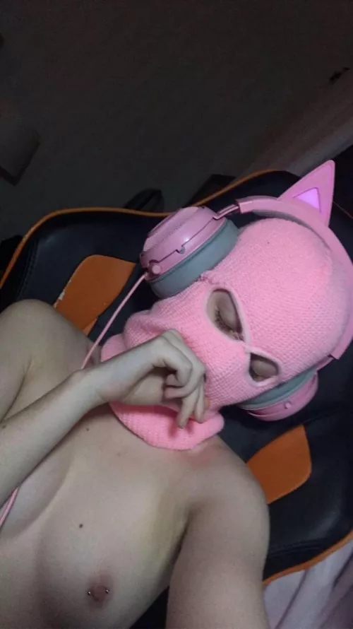 [oc] f20 gaming and tiddis can it get better🤔