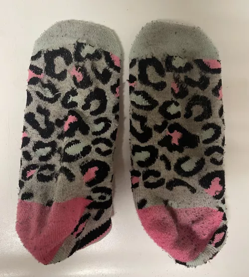 Oh my goodness, the smell is unimaginable!! 😷😷🦶🏻(PMs open)