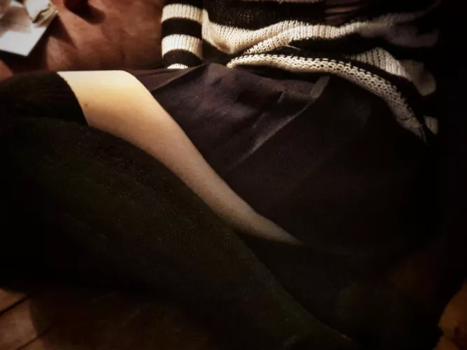 one of the first pics I ever took when I started dressing this way, still think it looks p cute 🖤