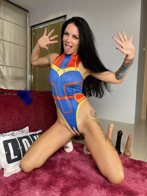 Online 👉 https://m.chaturbate.com/hella_hardcor/