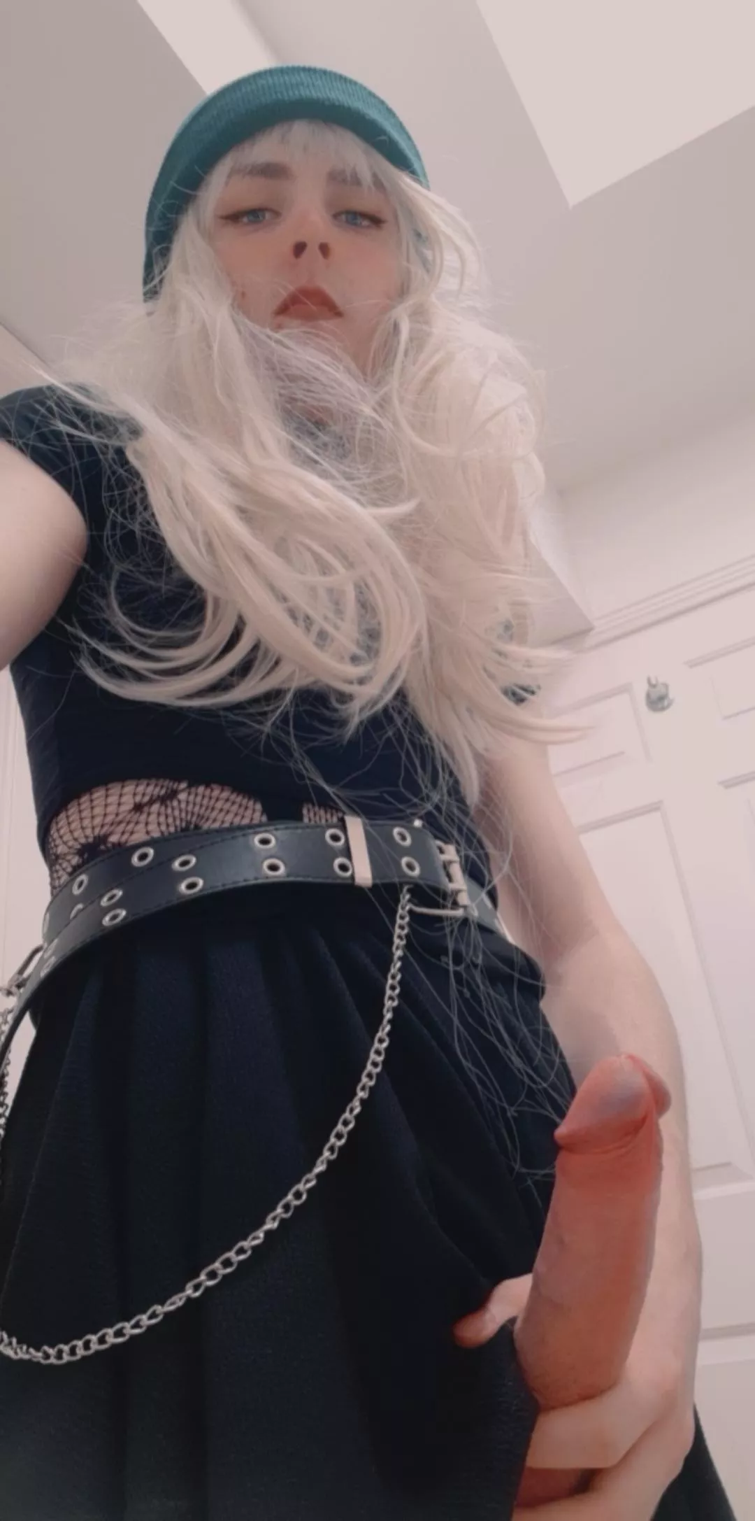 Open wide for mommy 😘