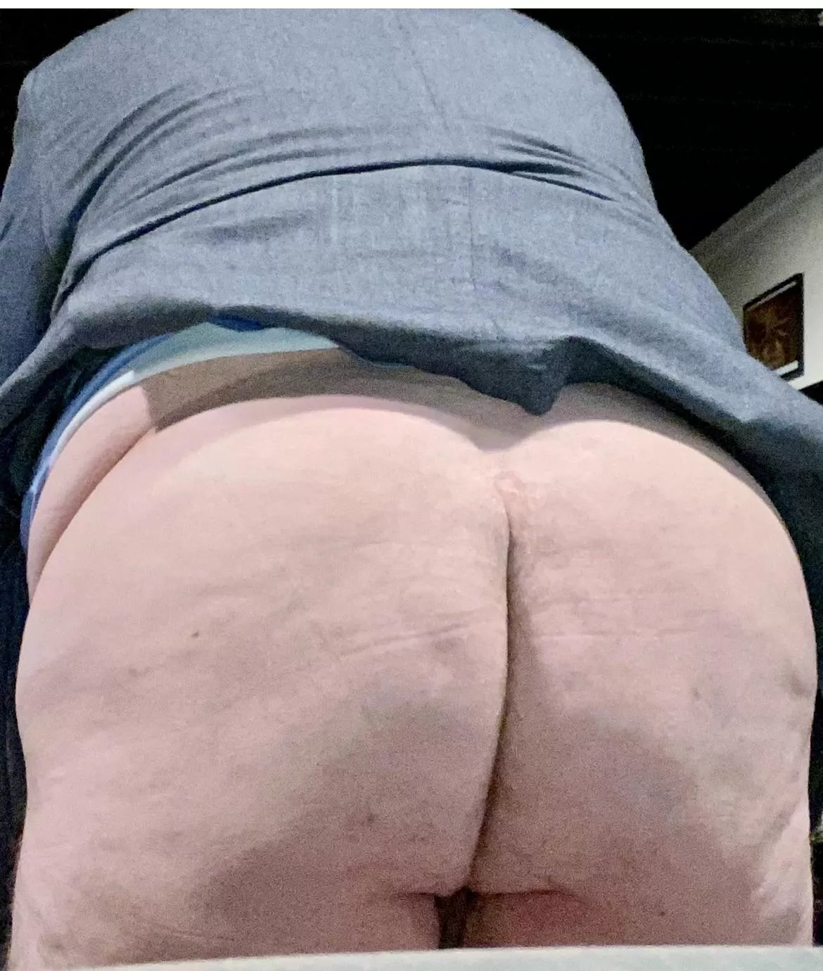 Out of the suit and tie…at least from the bottom. Ready for 👅🍆