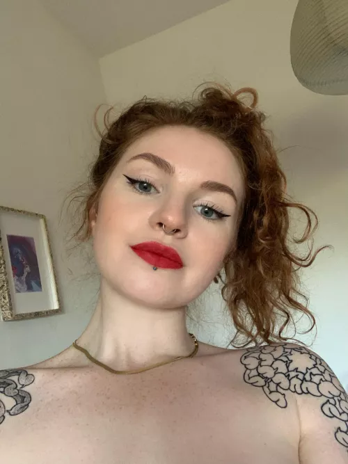 Pale freckled redhead checking in 👋