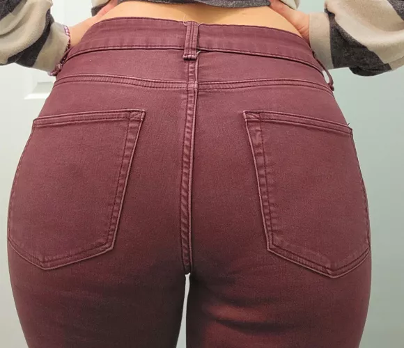 Panty lines!! Happy Monday friends!! 😘😘