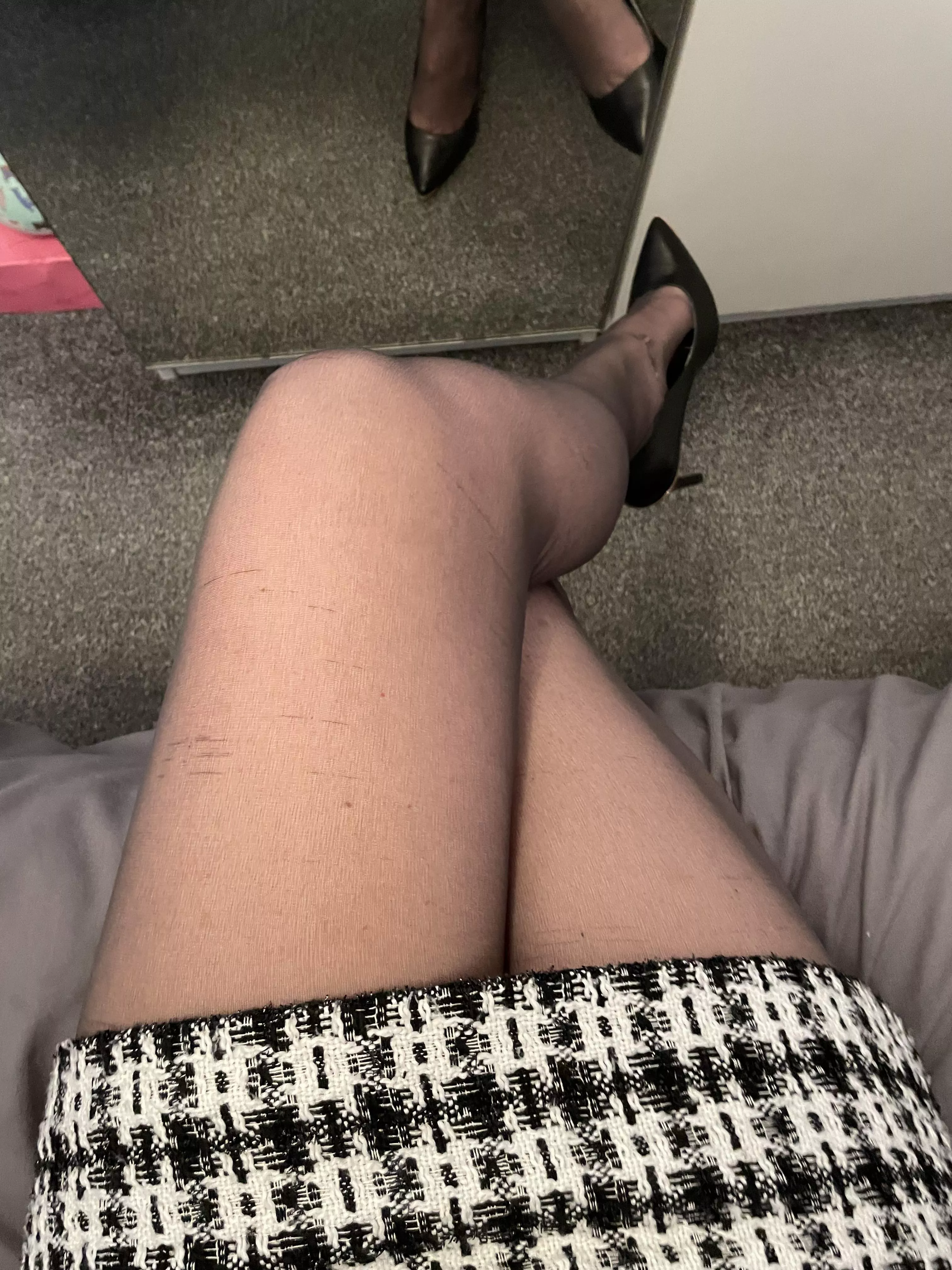 Pantyhose and heels 😘