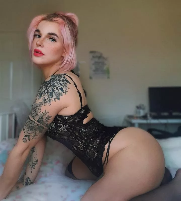 Peachi (@british_peach_x) [instagram]