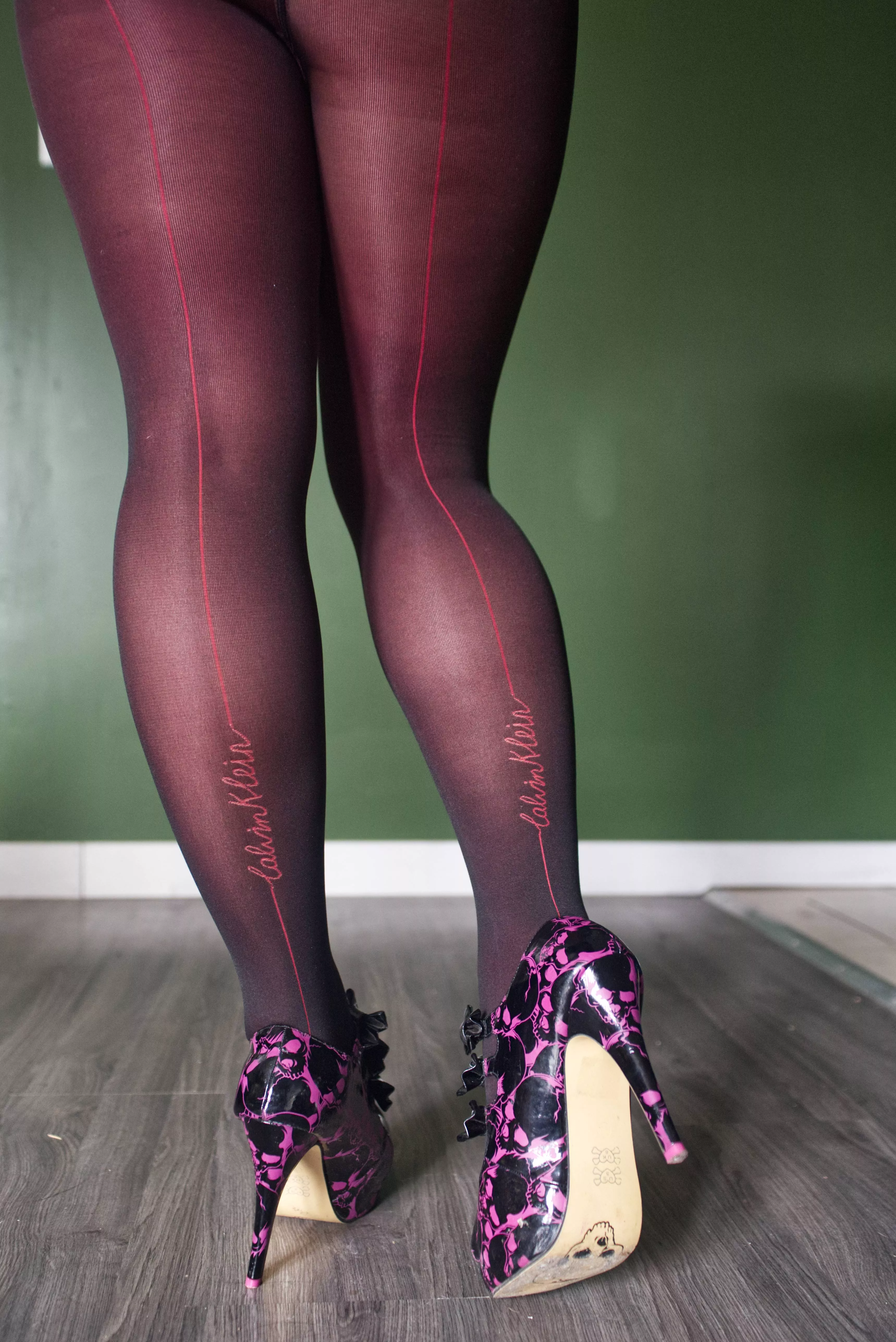 Personally I'm obsessed with pantyhose with the seam down the back 😍