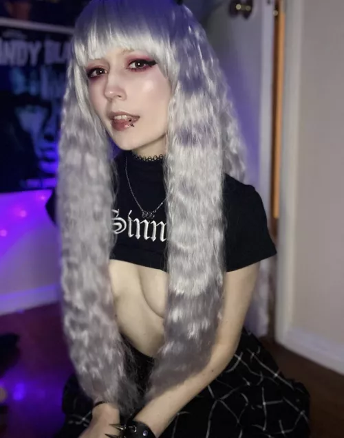 Petite lil emo girl 💜