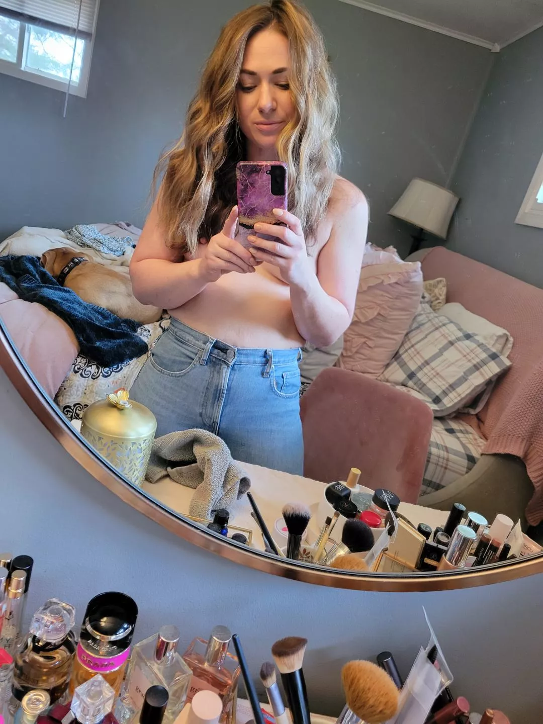 Petite slimthicc blonde