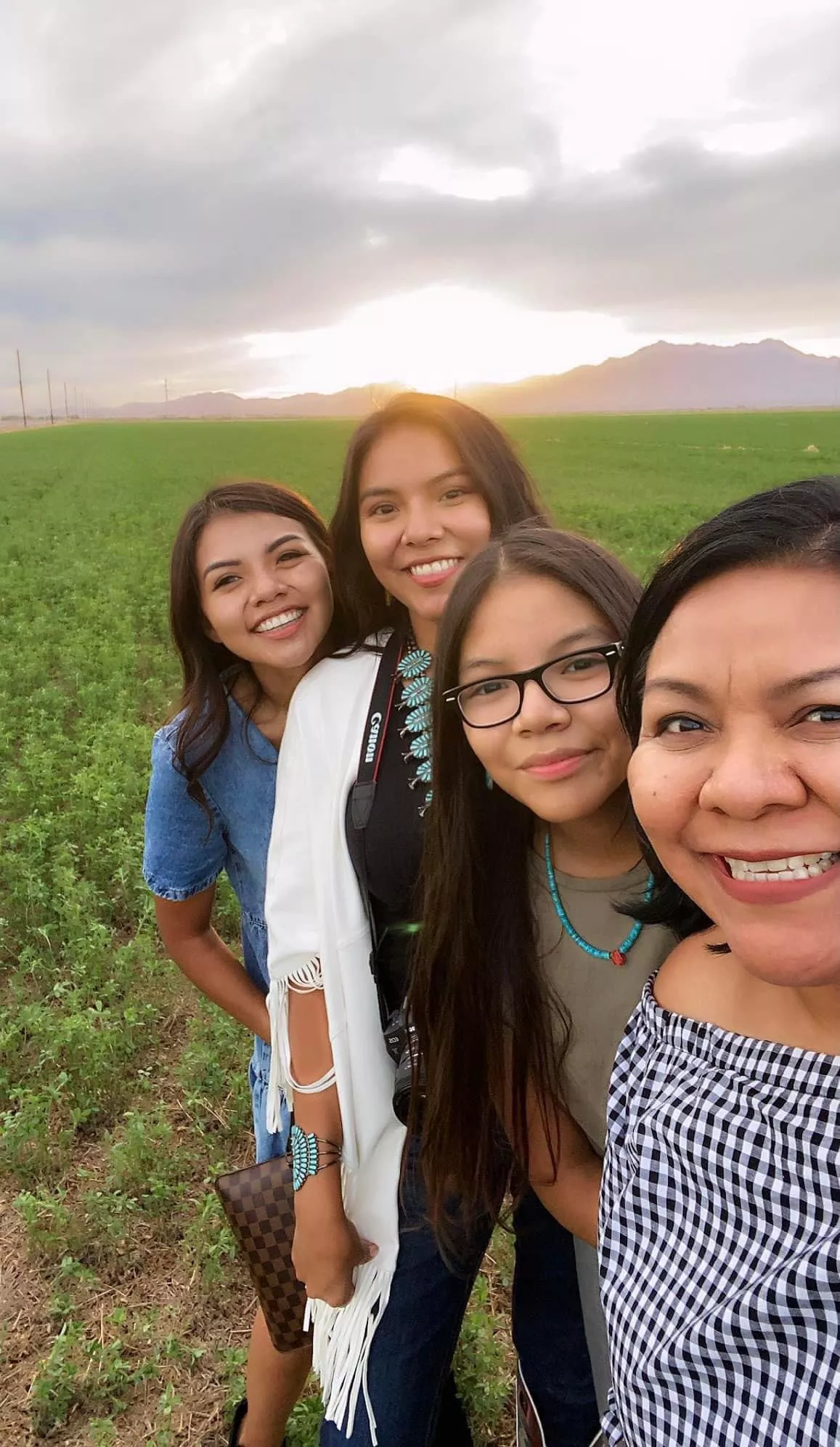 Pick one to cock/cum tribute and I’ll feed you. Send proof of second screen with pic