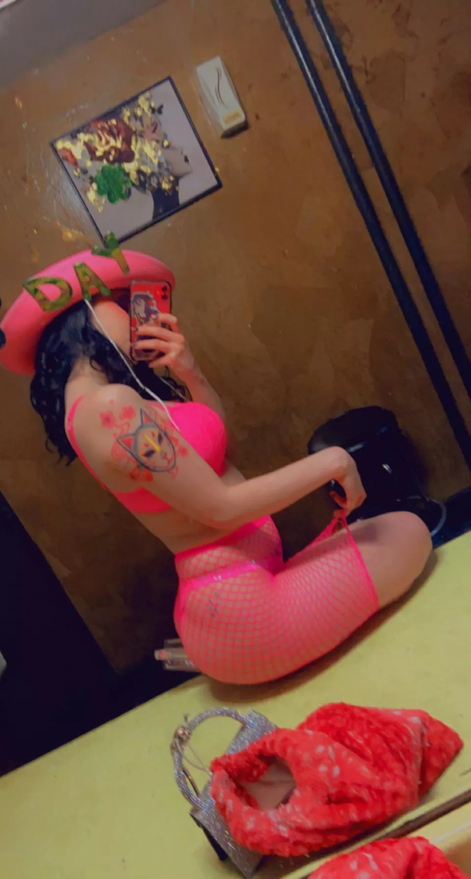 Pink cowgirl on fishnets 🌸