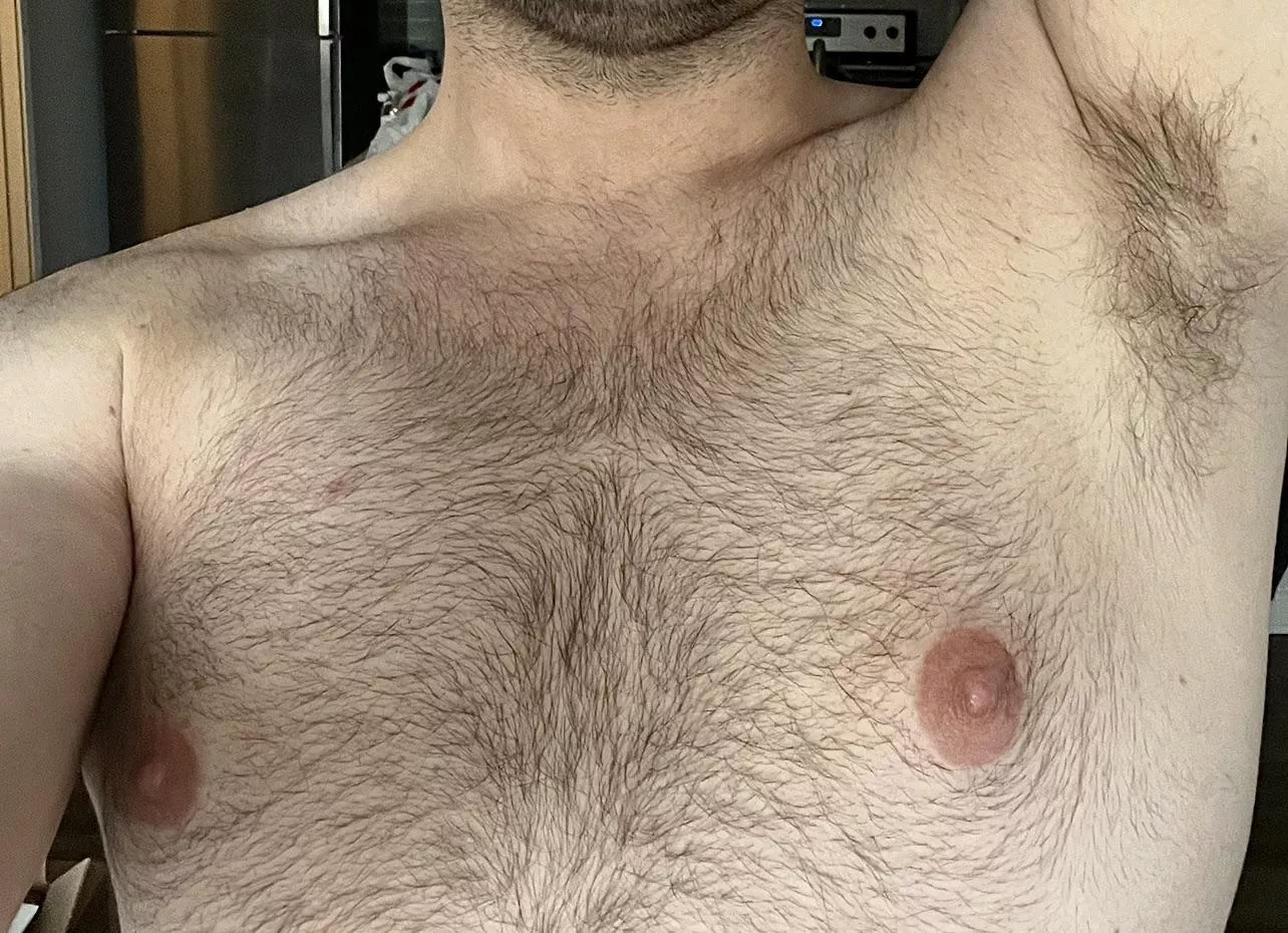 Pits and chest are out 😈