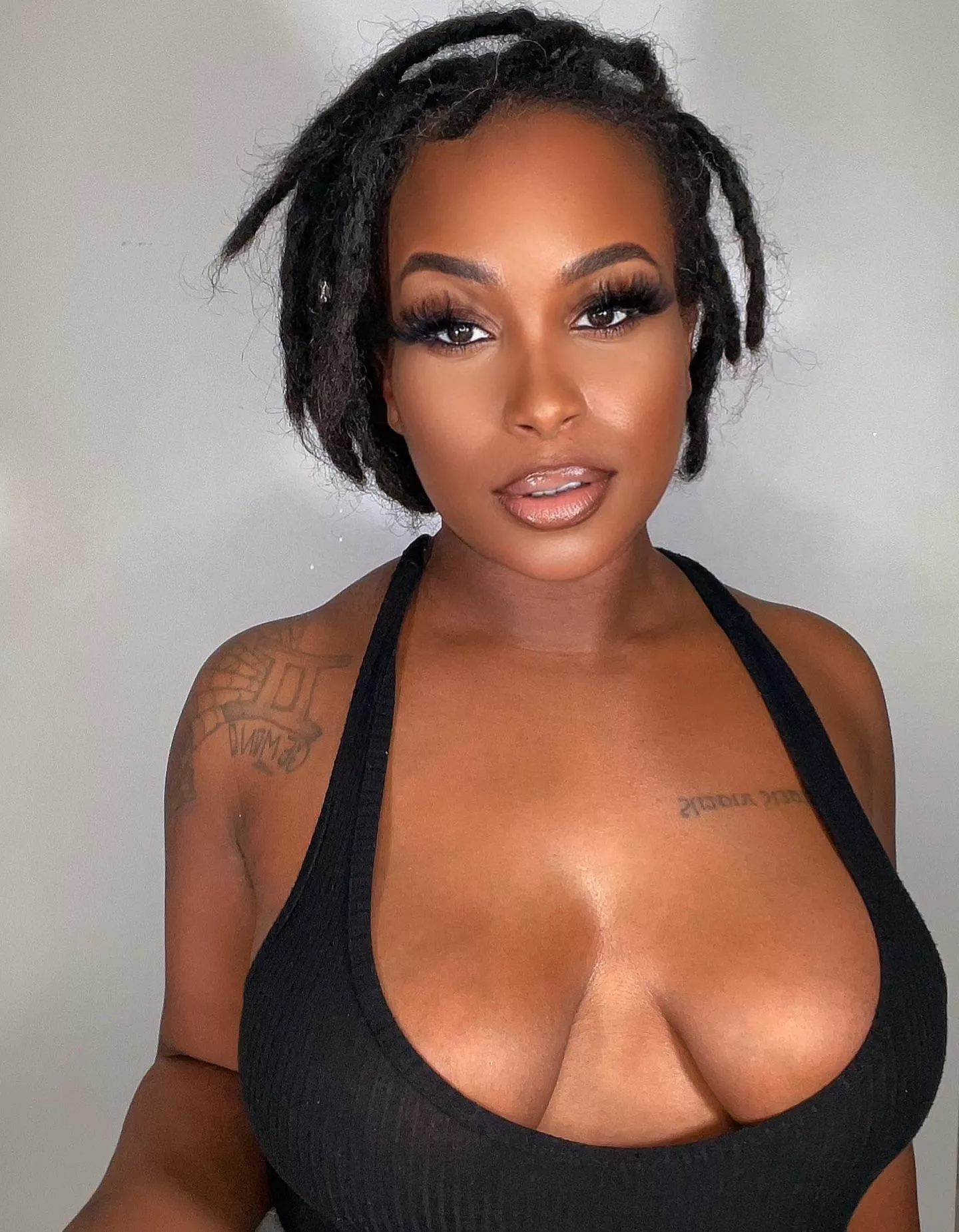 Playground full of melanin. Black w big titts 💦💦💦💦Cum play with me 👅 click the link in my bio or in this comments section 💦