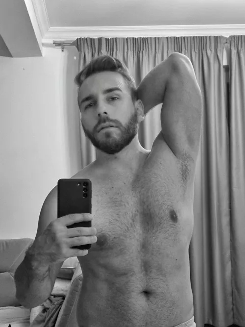 playing angry birds but the mirror distracted me 😆