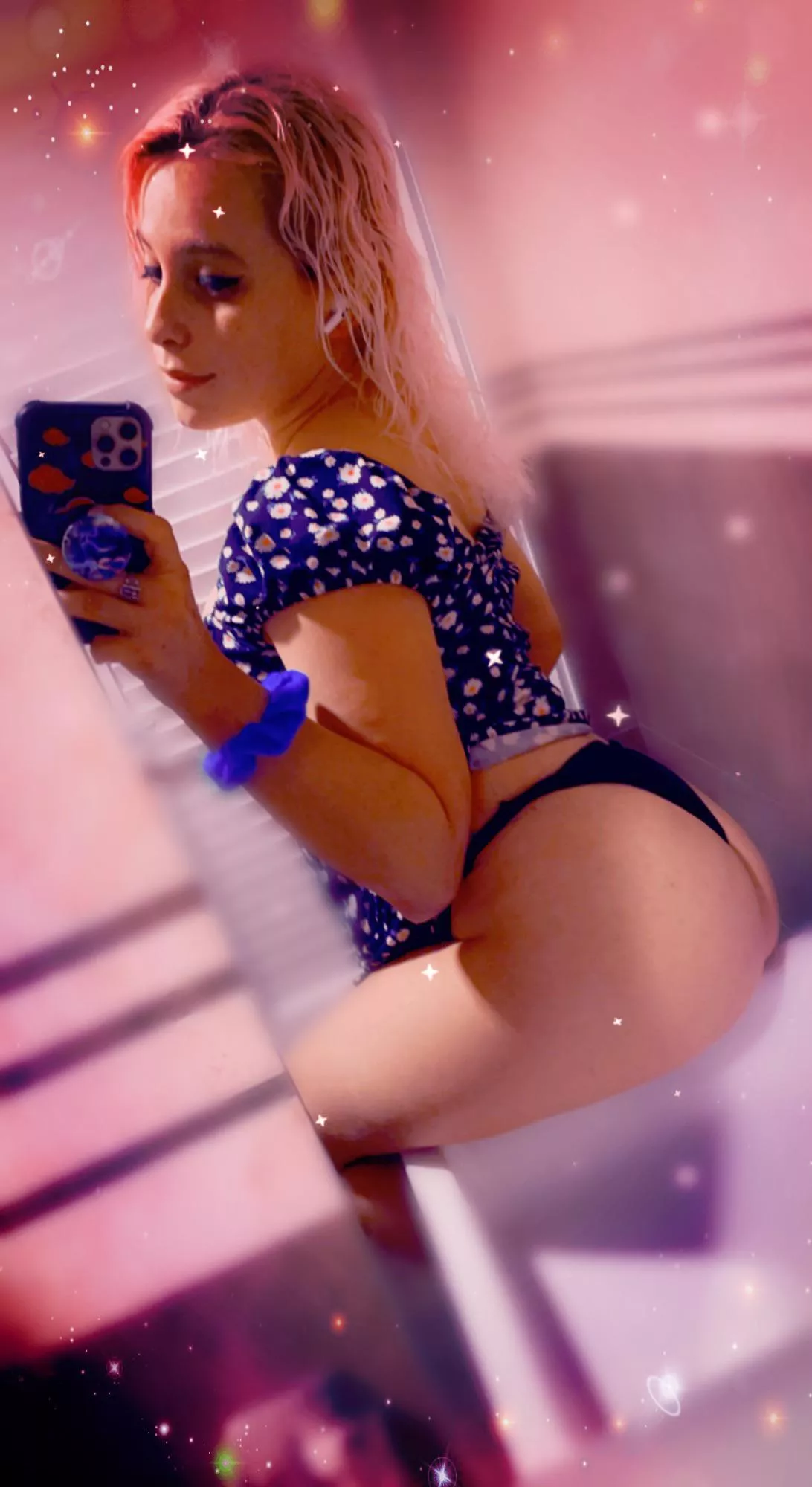 Playing with myself at work 🙈 You should be playing with me instead.