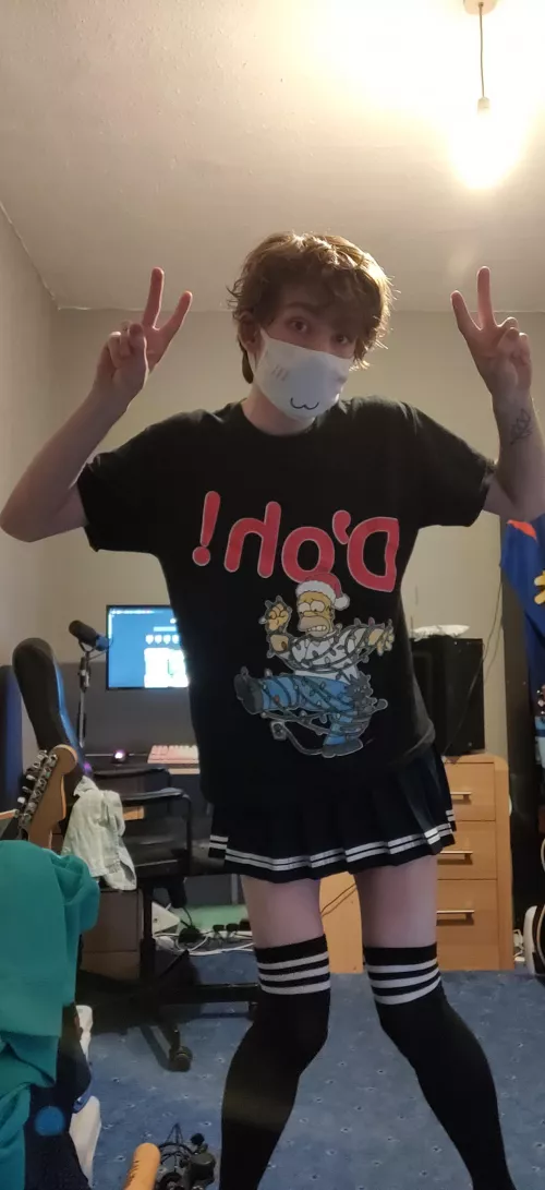 please excuse the Christmas shirt >~<