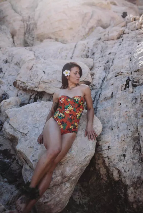 Polynesian Beauty 🌺 Where would you take me on our first date ? 🥰😈