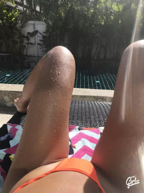 Poolside MicroBottom