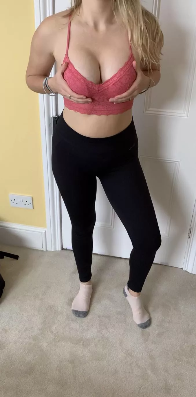 Post home workout in yoga pants :)