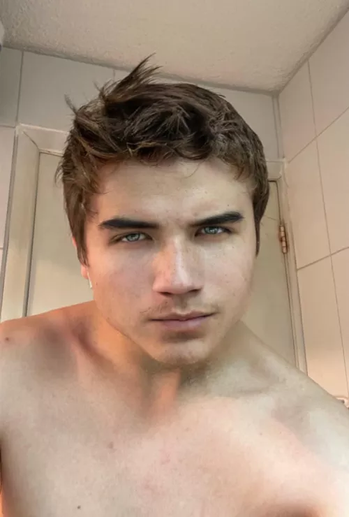 Post shower selfie 💦