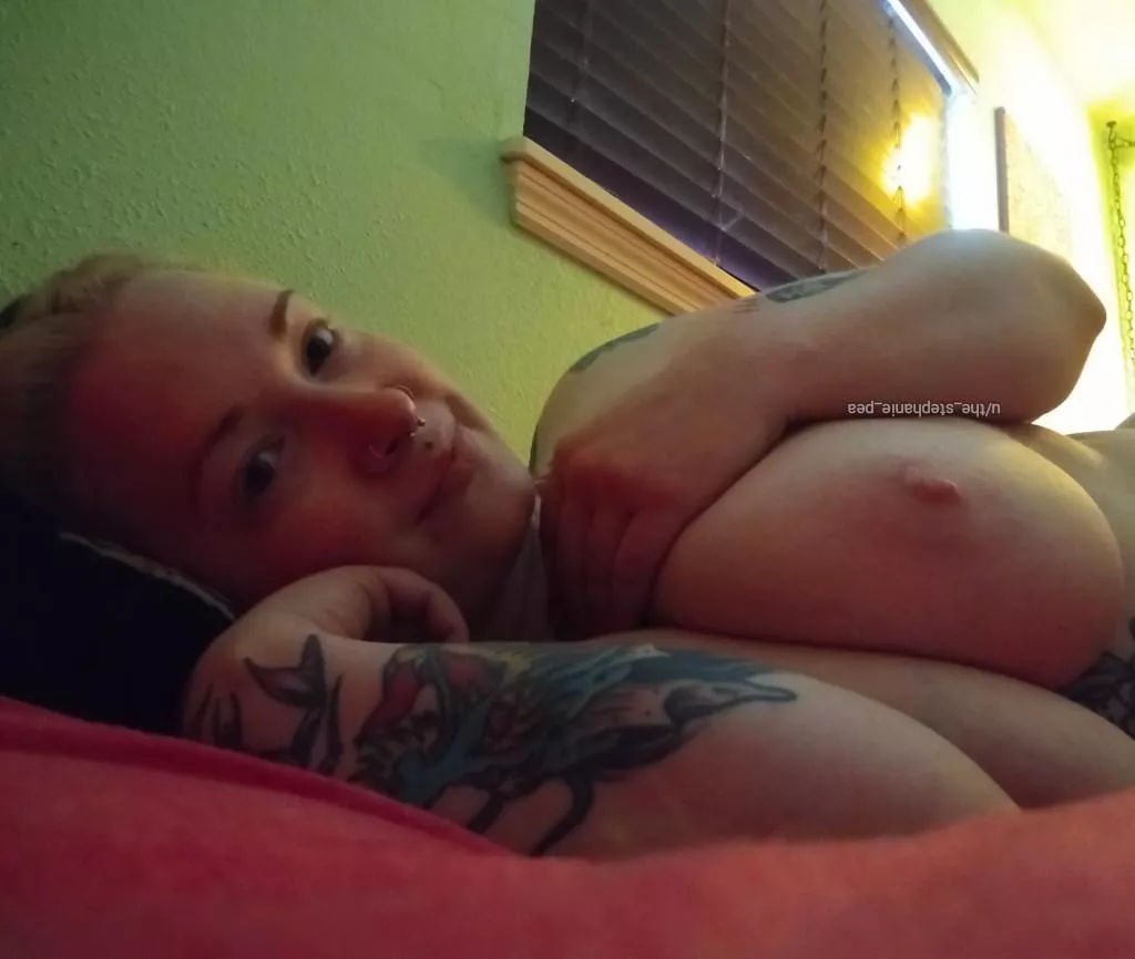 POV we're in bed together and you're telling me about your day 🤍