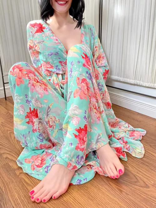 POV: You’re at a wedding and you see a pretty girl poking her feet out from under her dress. Coincidence? Or do you think she knows?