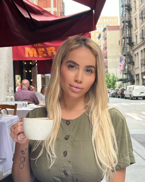 POV: you’re on a date with her