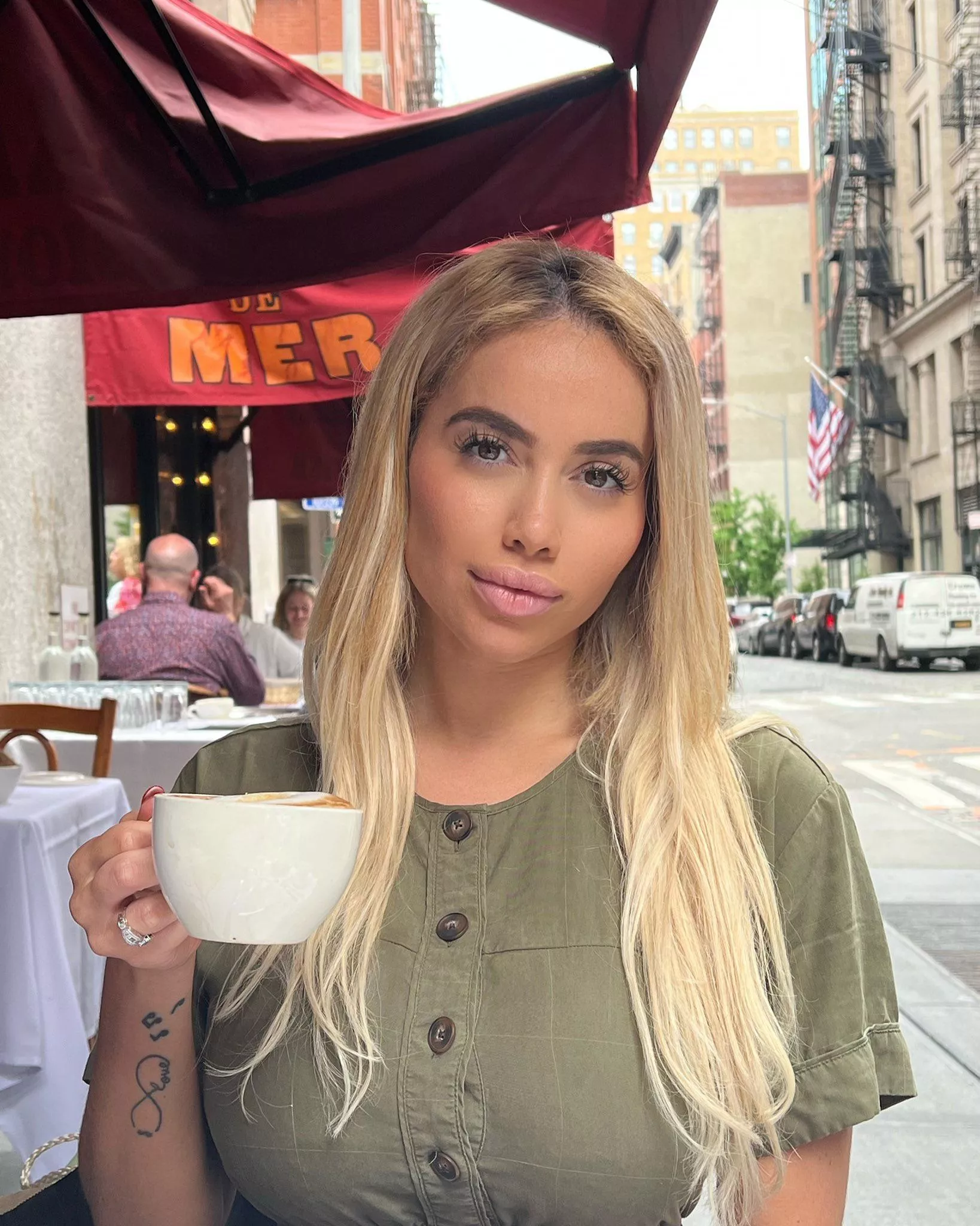 POV: you’re on a date with her