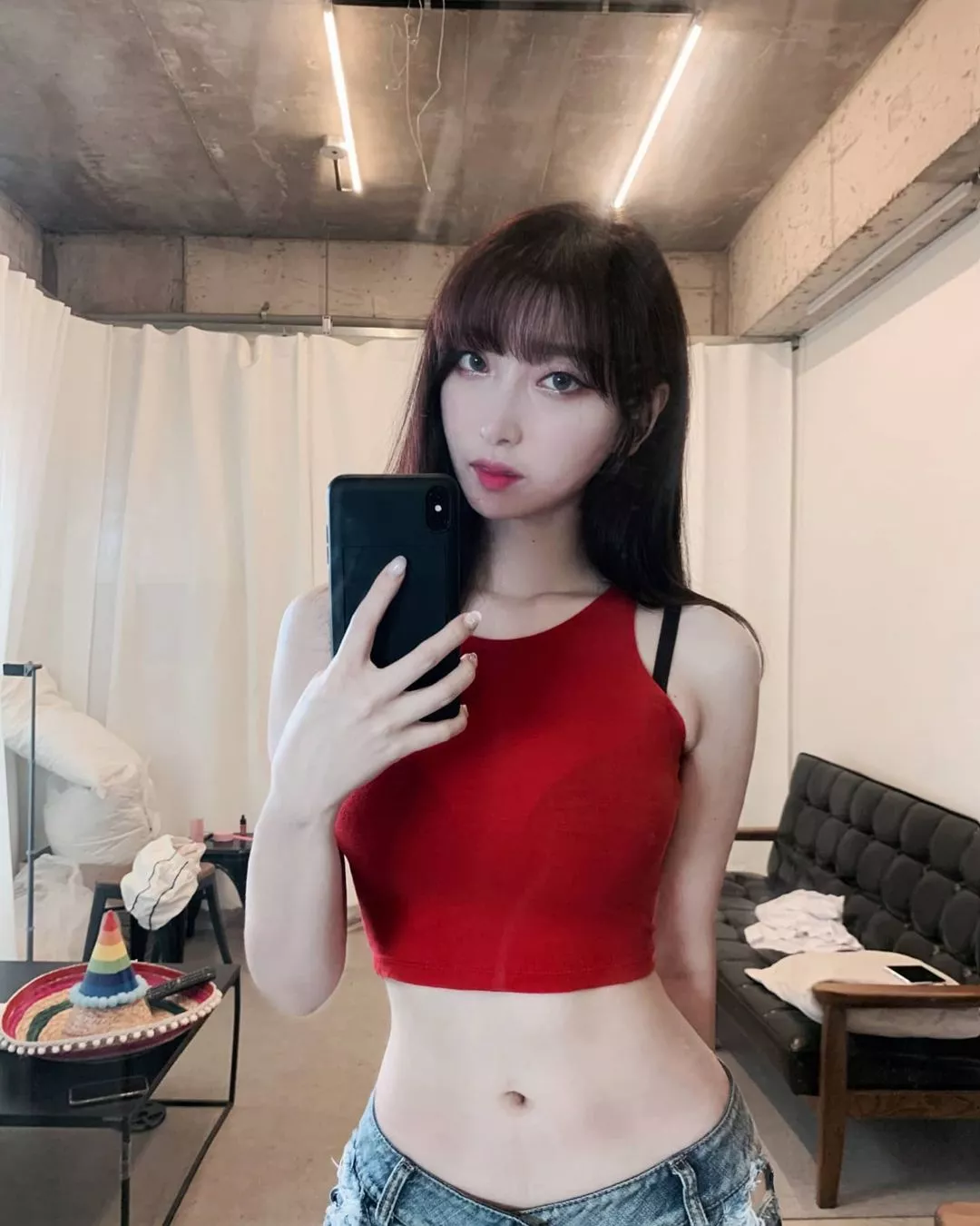 Pretty eyes and midriff