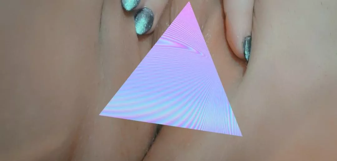 Pretty nails and a pretty 😺 ! which do you love more !?