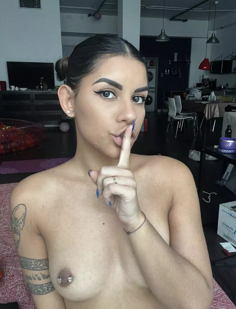 Psshttt… Come and fuck me hard Psshttt… Come and fuck me hard