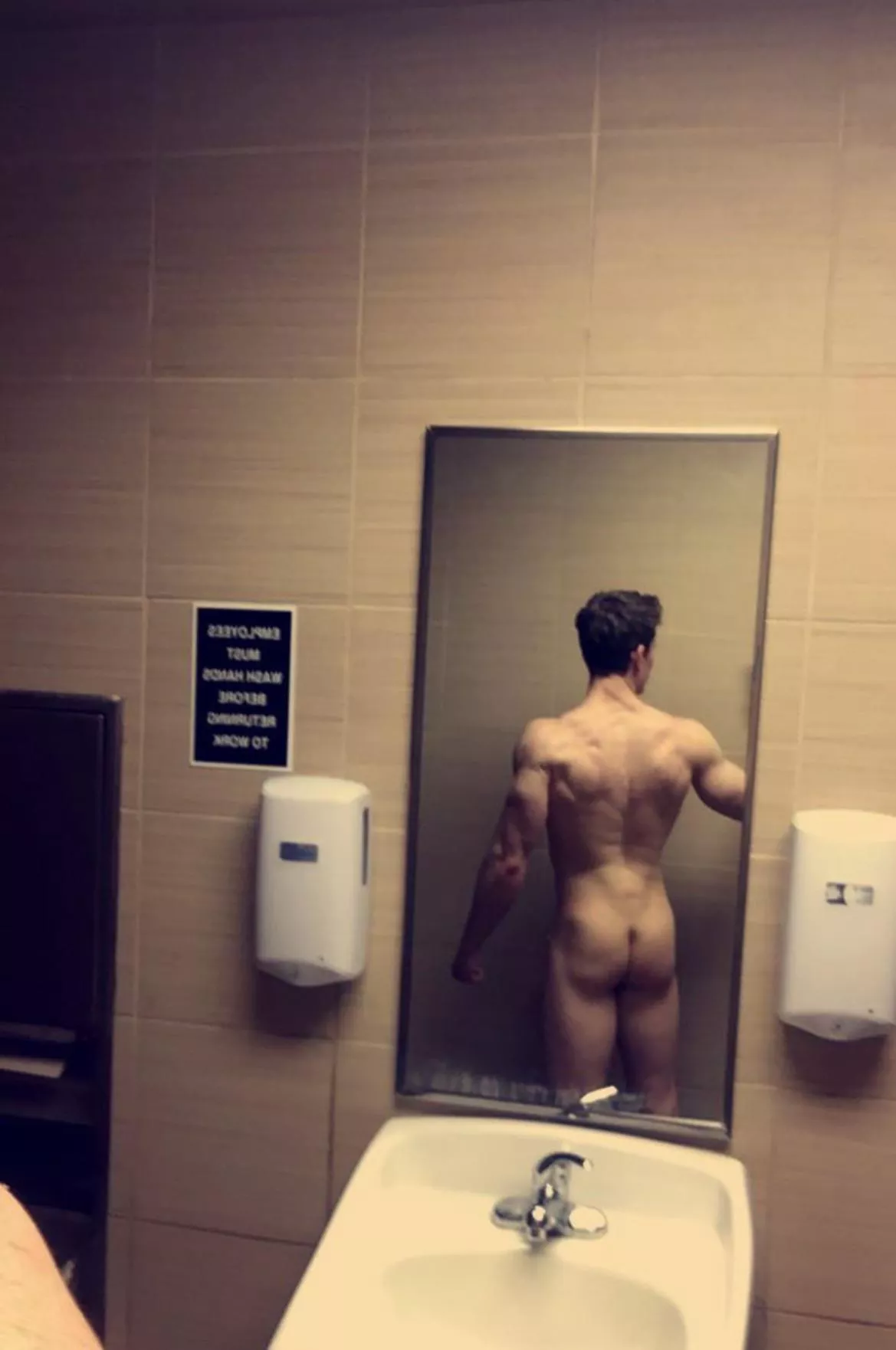 Public bathroom booty🤪