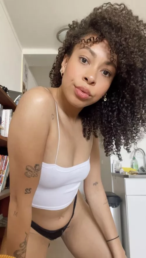 Pull my curls when you fuck me