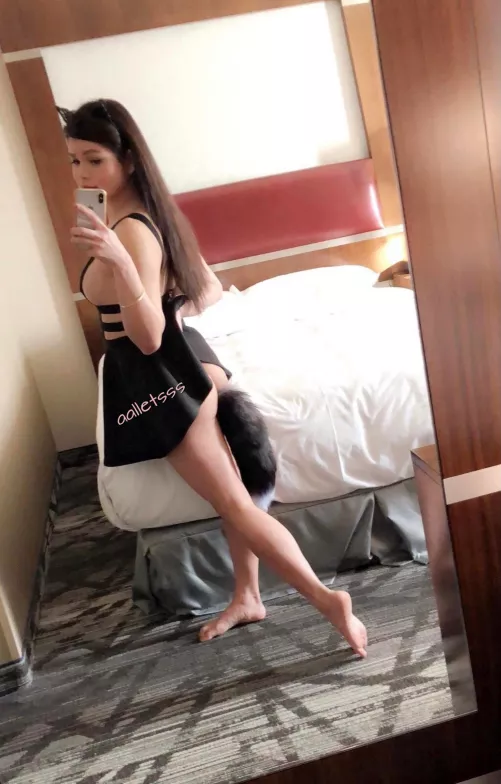 Pull my tail Daddyyy 😻😜 Meow