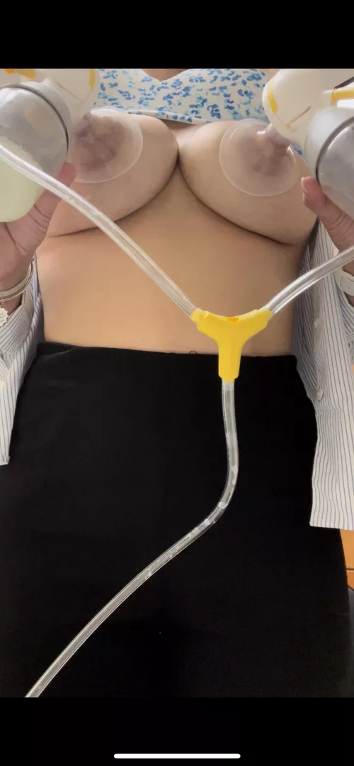 Pumping in my button down at work ๐๐ฆ๐ฅ