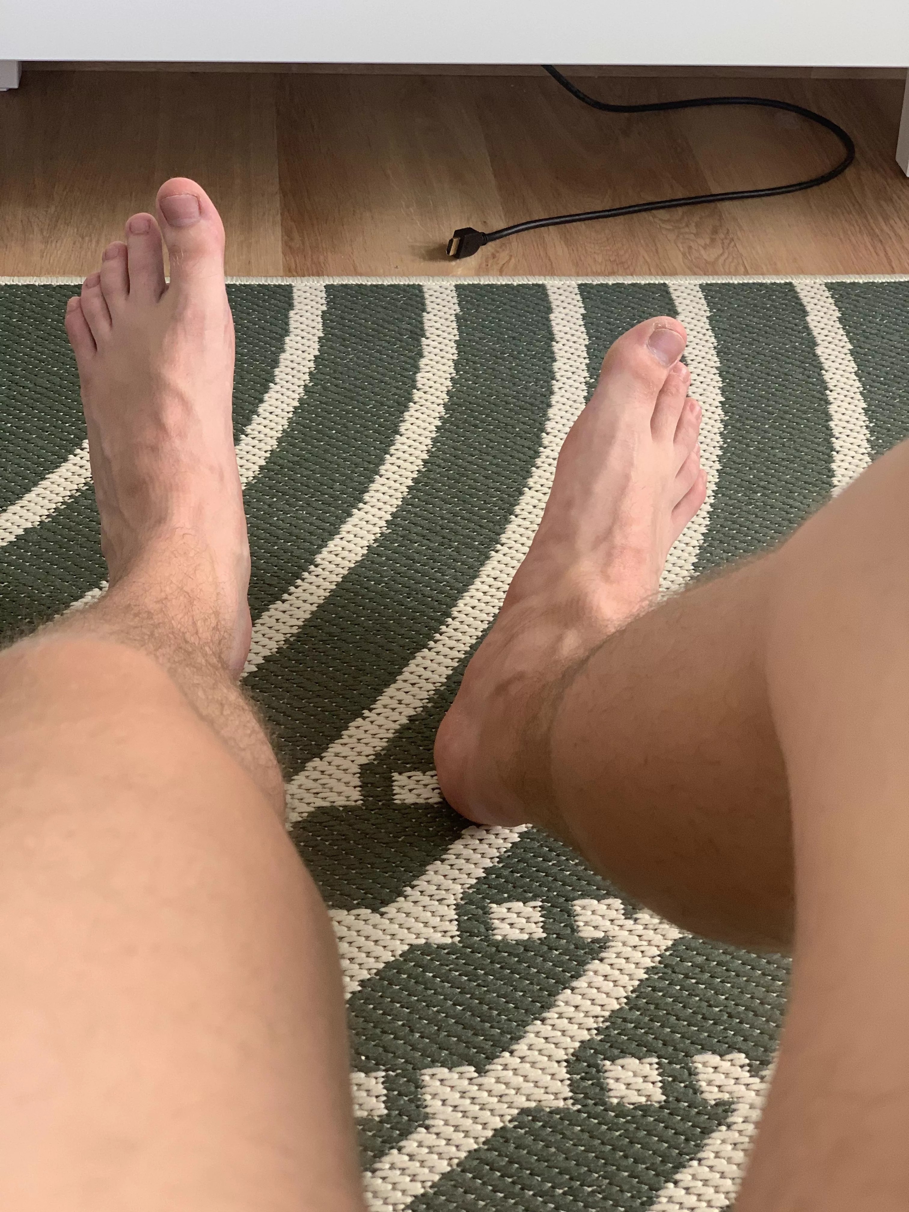Put your head between those 44 EU size veiny feet 😈