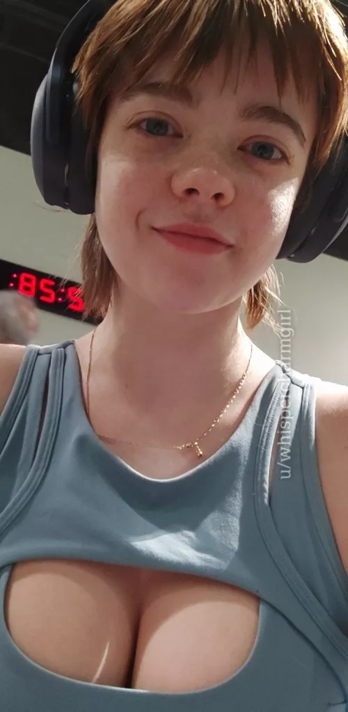 quick gym selfie ❤️ (20F)