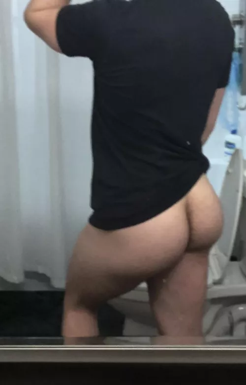 Rate my booty. Idk if this is too ‘boring’ for this sub but I think I have a pretty hot ass